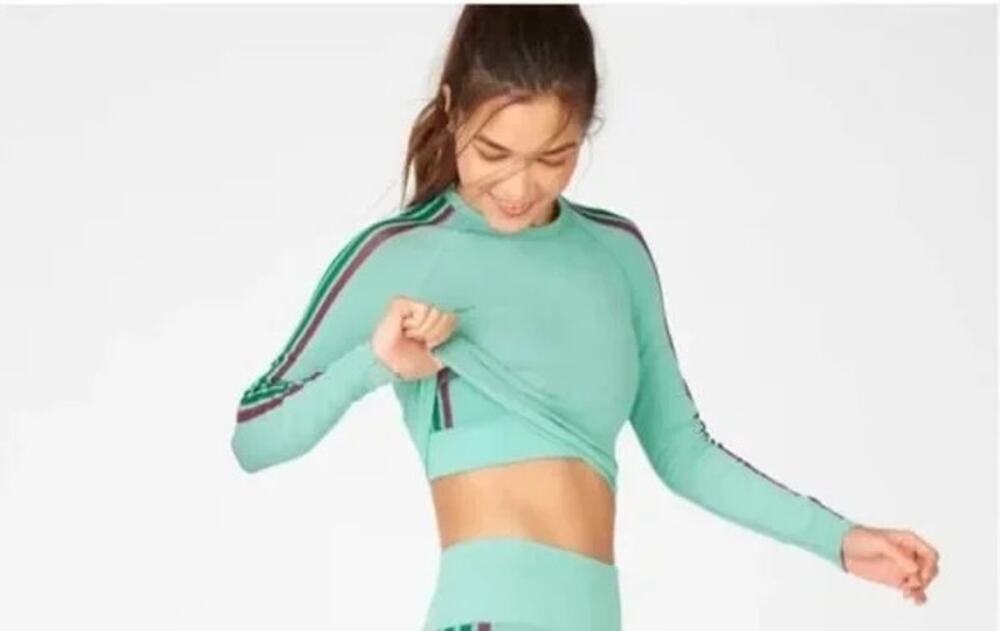 Fabletics Women's Light Green Aisley Seamless Long Sleeves Crop Top Size Medium